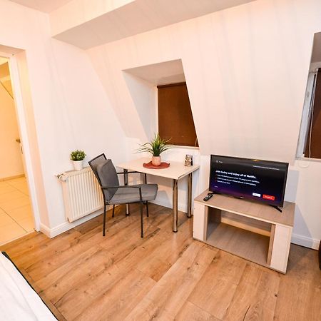 The Lincoln Suites - Central Shabbat Friendly Apartments Bucarest Esterno foto