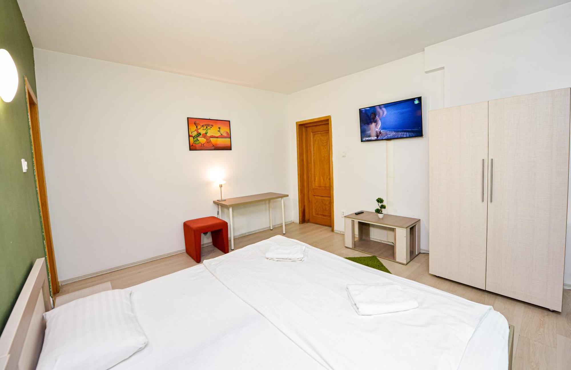 The Lincoln Suites - Central Shabbat Friendly Apartments Bucarest Esterno foto