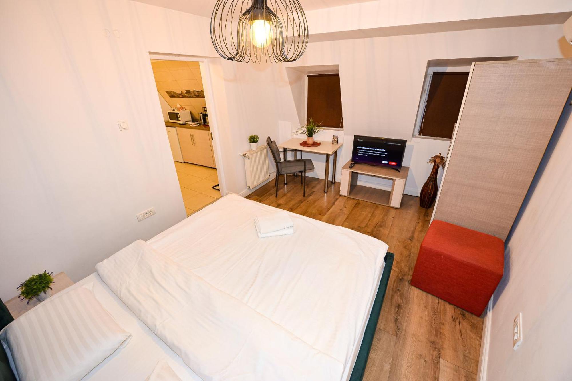 The Lincoln Suites - Central Shabbat Friendly Apartments Bucarest Esterno foto