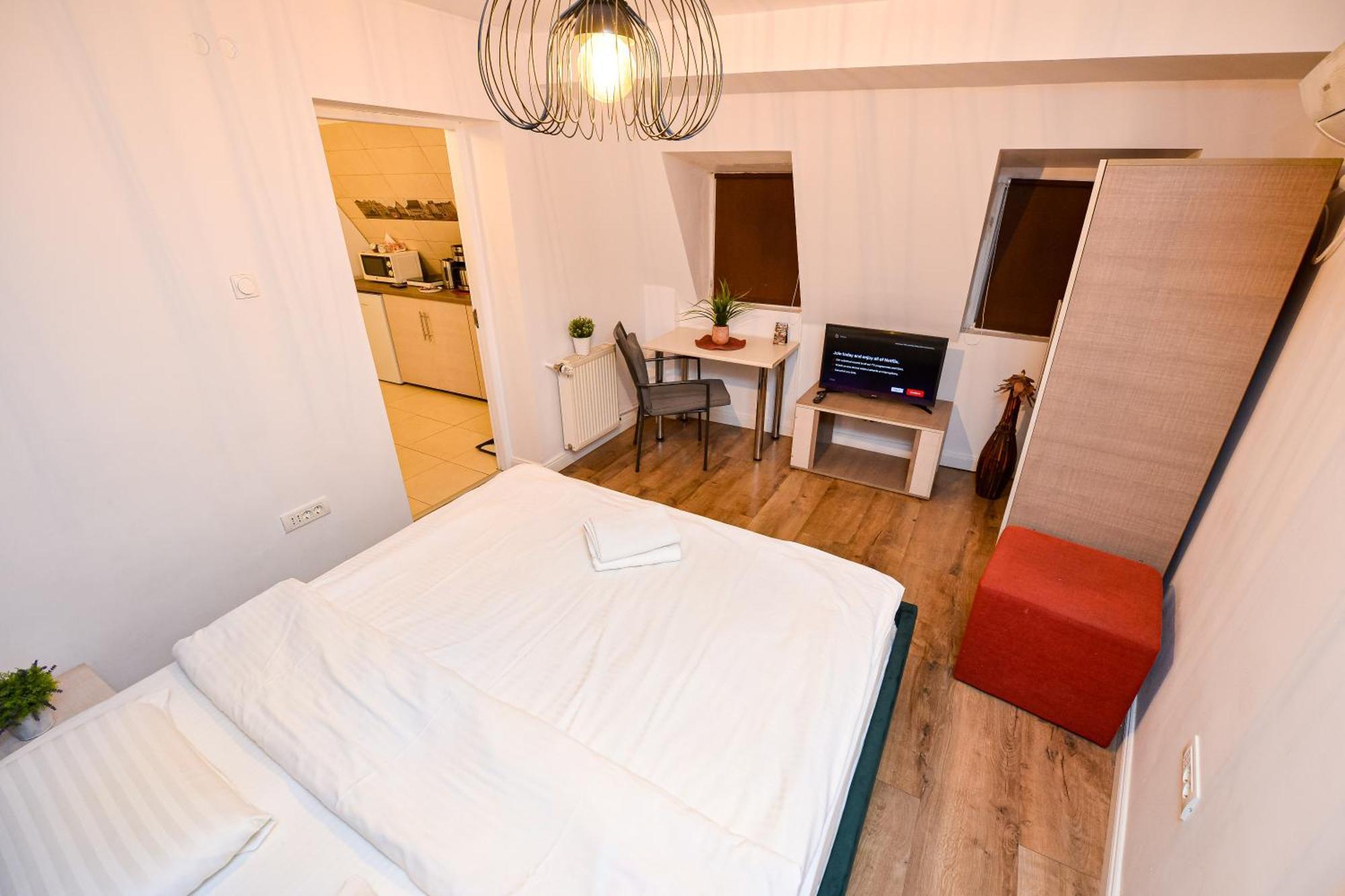 The Lincoln Suites - Central Shabbat Friendly Apartments Bucarest Esterno foto