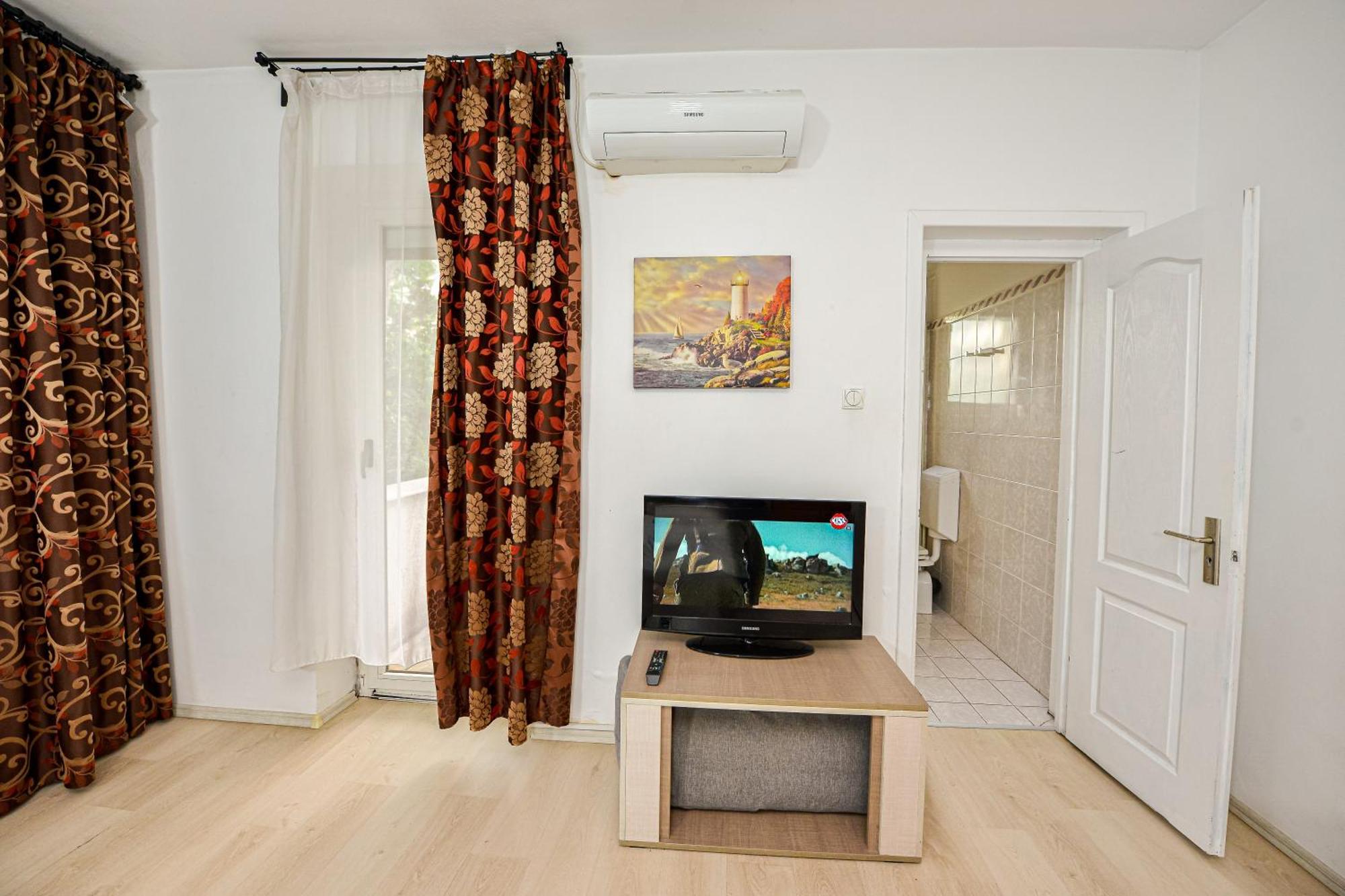 The Lincoln Suites - Central Shabbat Friendly Apartments Bucarest Esterno foto