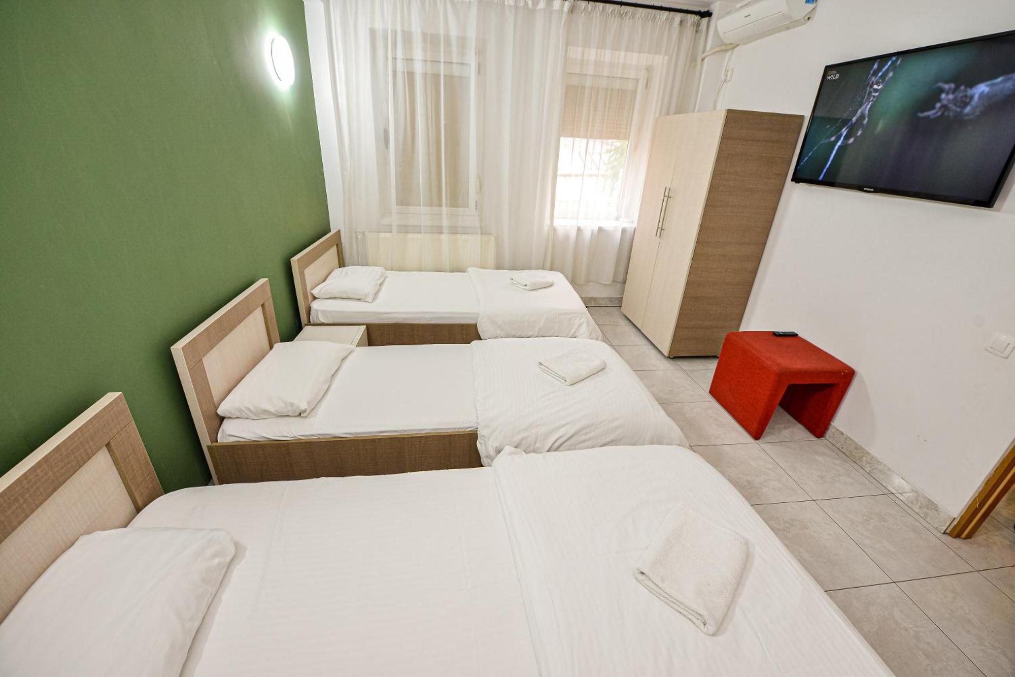 The Lincoln Suites - Central Shabbat Friendly Apartments Bucarest Esterno foto