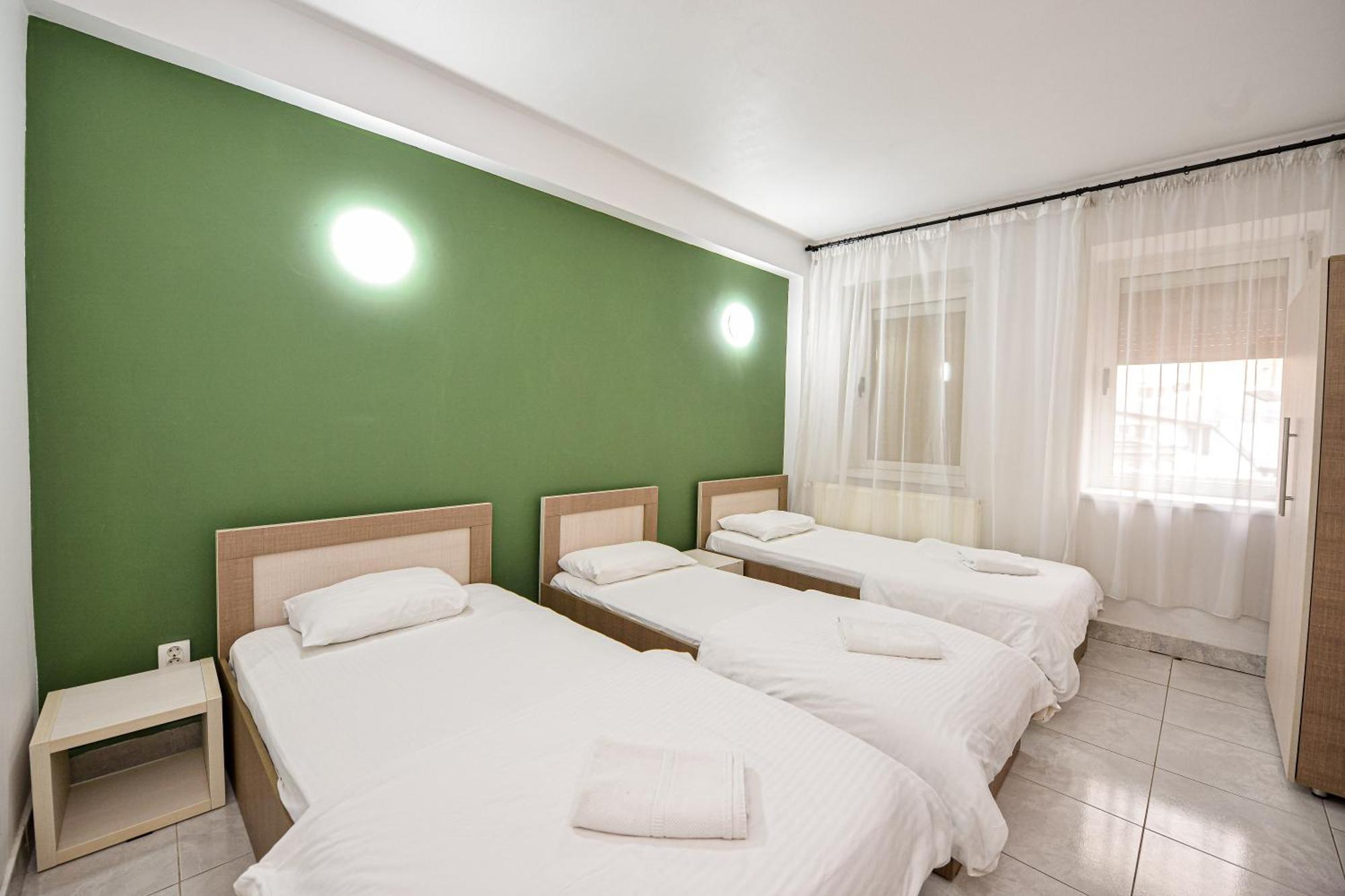 The Lincoln Suites - Central Shabbat Friendly Apartments Bucarest Esterno foto