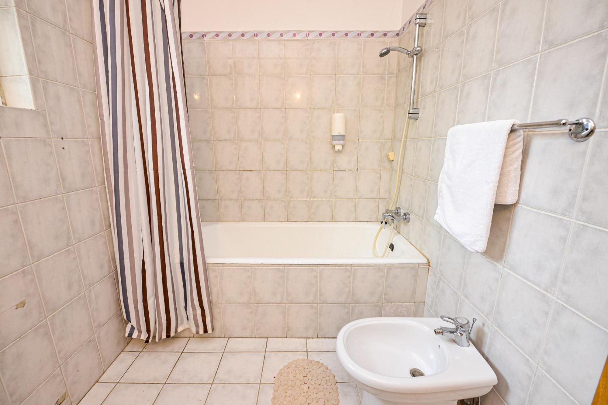 The Lincoln Suites - Central Shabbat Friendly Apartments Bucarest Esterno foto