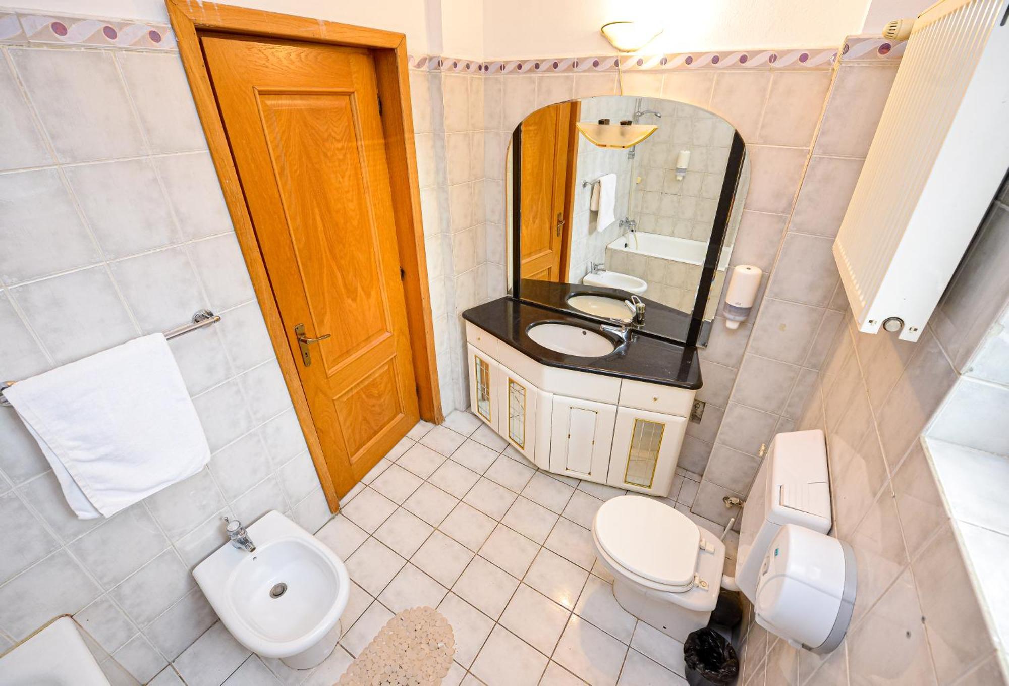 The Lincoln Suites - Central Shabbat Friendly Apartments Bucarest Esterno foto